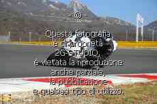 Pilot n° 77 suzuki casco nero